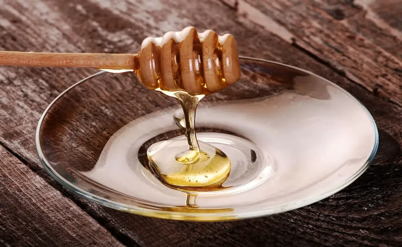 Jak roztopić miód łatwo i szybko, by uniknąć jego straty