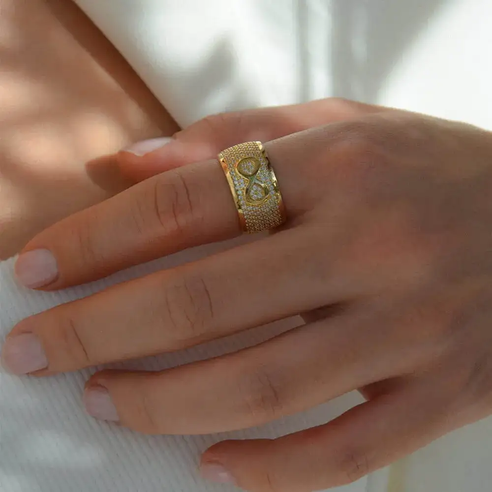 Znaczenie znaku nieskończoności w biżuterii - symbolika i emocje