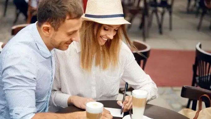 Jak napisać pozdrowienia z wakacji, aby zachwycić bliskich?