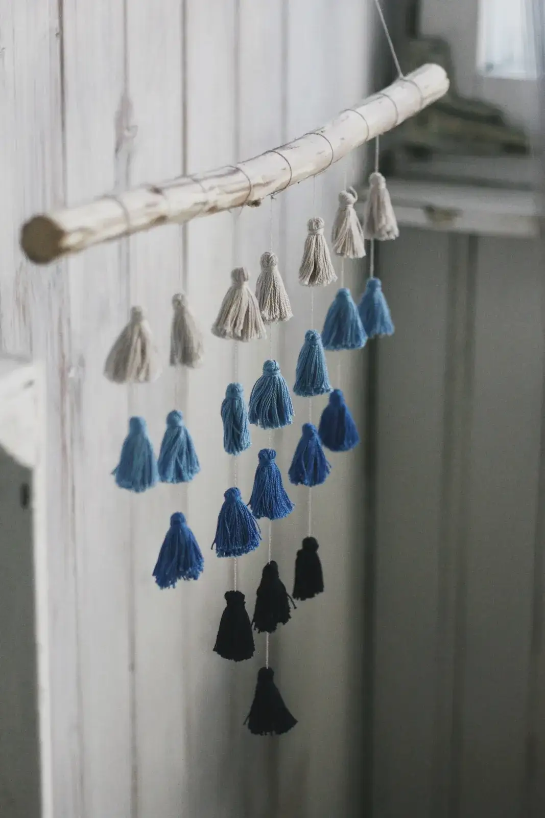 Tanie i kreatywne ozdoby na ścianę DIY. Zaskakujące pomysły dla każdego