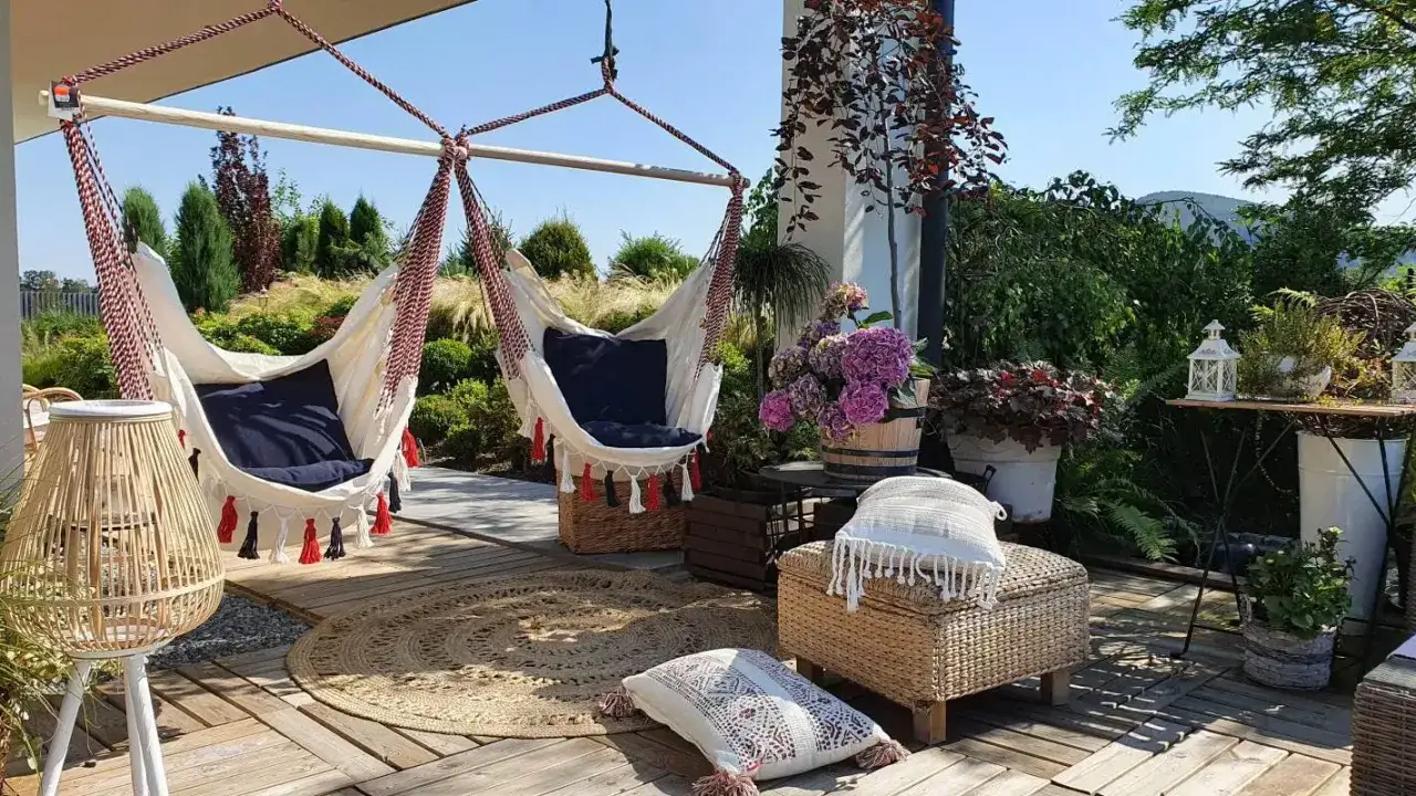 Jak magicznie przemienić zapomniany róg ogrodu w piękną strefę relaksu