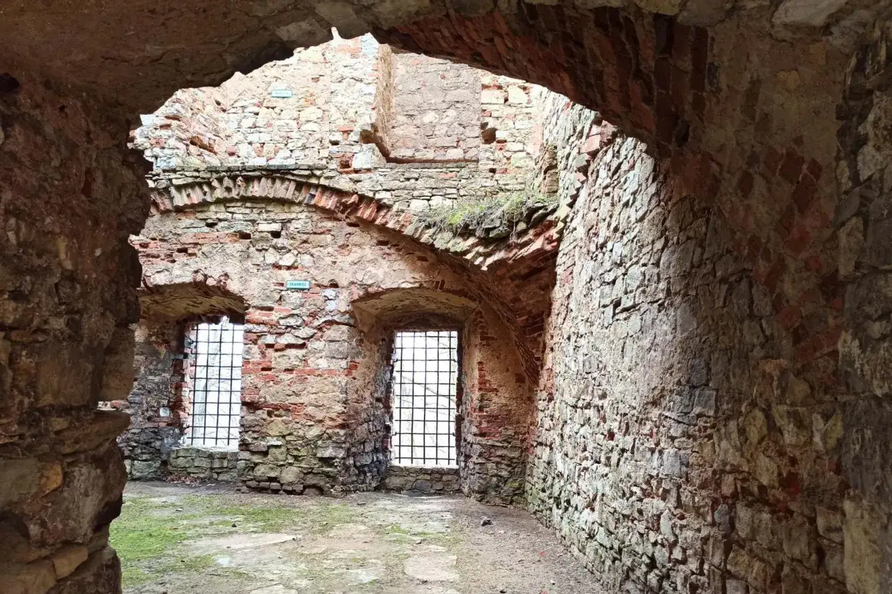 Zamek Lipowiec w Babicach - tajemnice średniowiecznej twierdzy