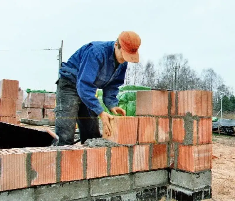Jaki cement do murowania? Poznaj najlepsze opcje dla trwałości budowy