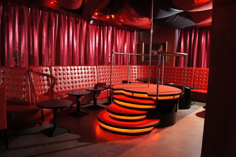 Klub Sofia: Ekskluzywna rozrywka nocna w sercu Warszawy