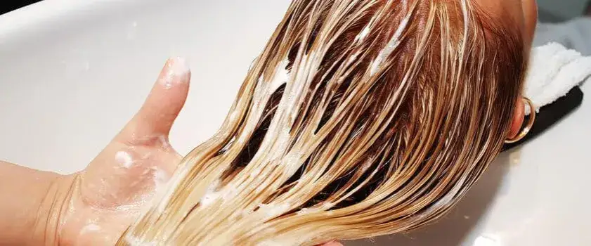 Co daje odżywka proteinowa do włosów i jak uniknąć błędów w pielęgnacji