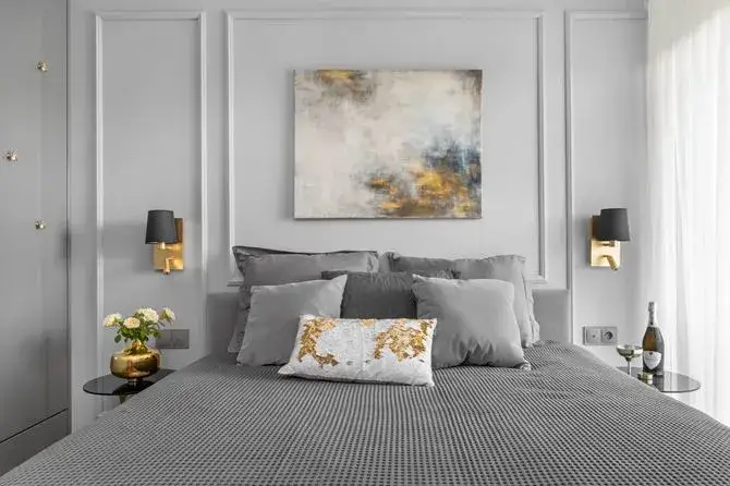 Najpiękniejsza dekoracja ściany w sypialni: pomysły na aranżację za łóżkiem