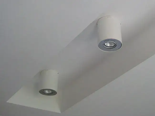 Jak zrobić sufit podwieszany w łazience - prosty sposób na metamorfozę wnętrza