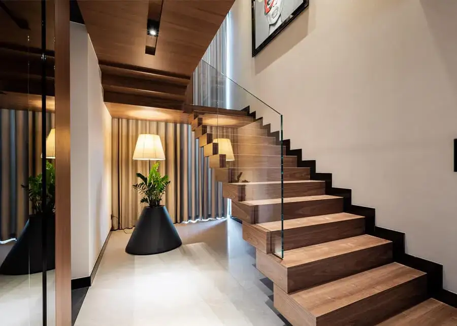 Schody wylewane czy drewniane? Brutalna prawda o ich zaletach i wadach