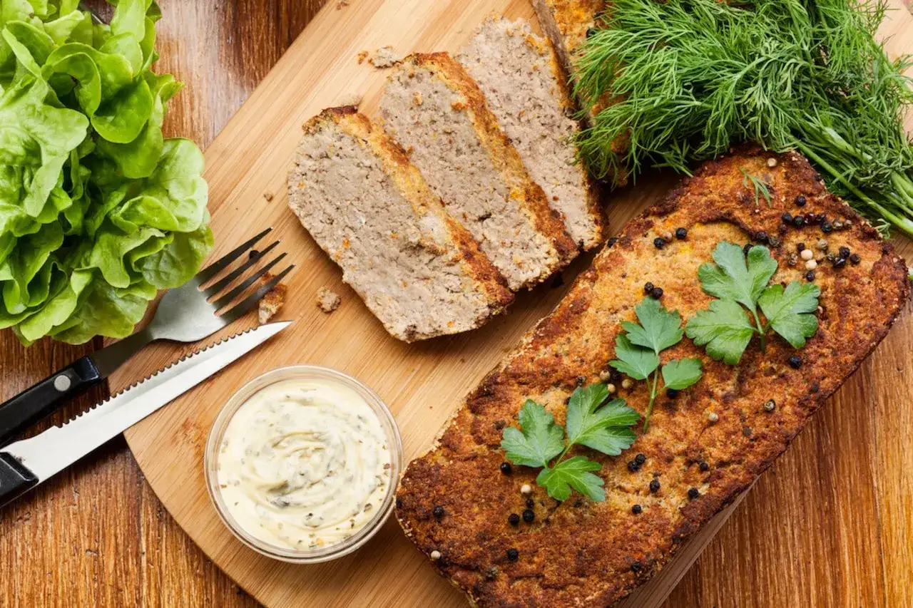 Jak piec pasztet, aby był soczysty i aromatyczny - sprawdzone sposoby