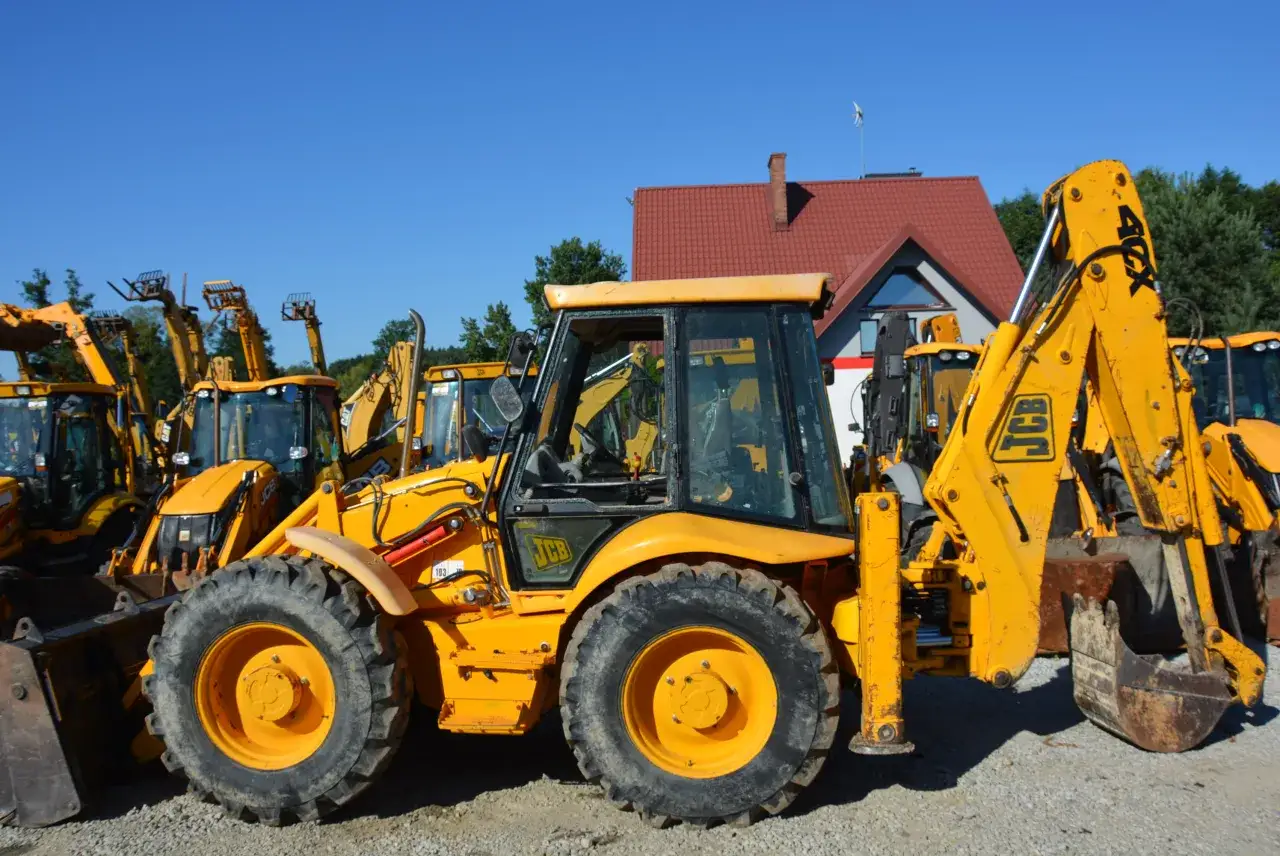 Jaka koparko-ładowarka do 50 tys? Top modele i porady zakupu