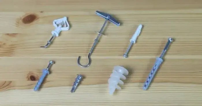 Jakie kołki do szafek wiszących zapewnią bezpieczeństwo i stabilność?