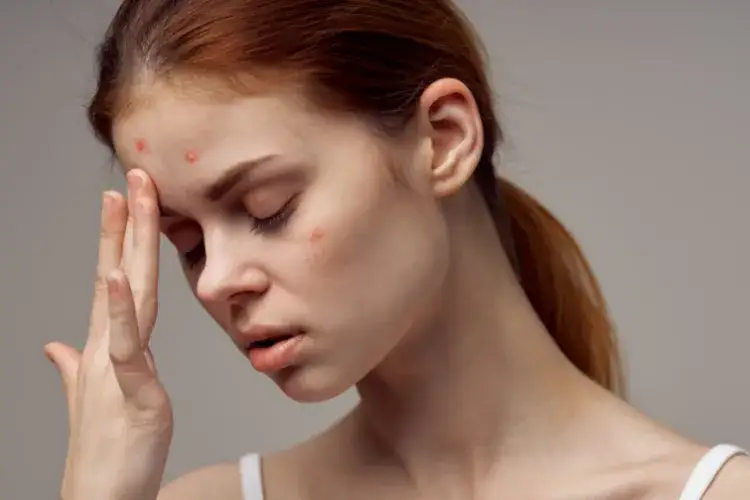 Zmiany skórne na prąciu: do jakiego lekarza się udać i kiedy to pilne?