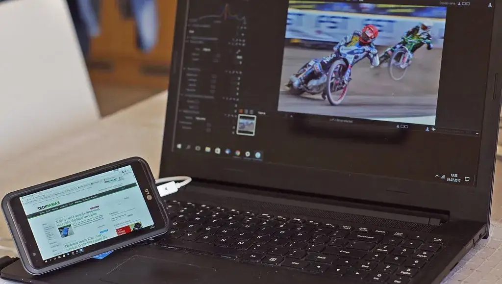 Jak skutecznie przekształcić smartfon w drugi monitor komputera