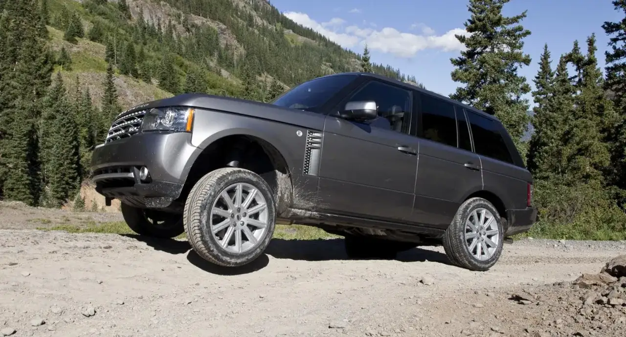 Jaki SUV w teren wybrać? Oto modele, które nie zawiodą w trudnych warunkach