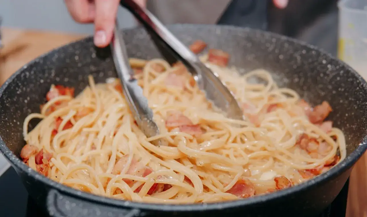 Jakie przyprawy do carbonary? Odkryj sekrety idealnego smaku