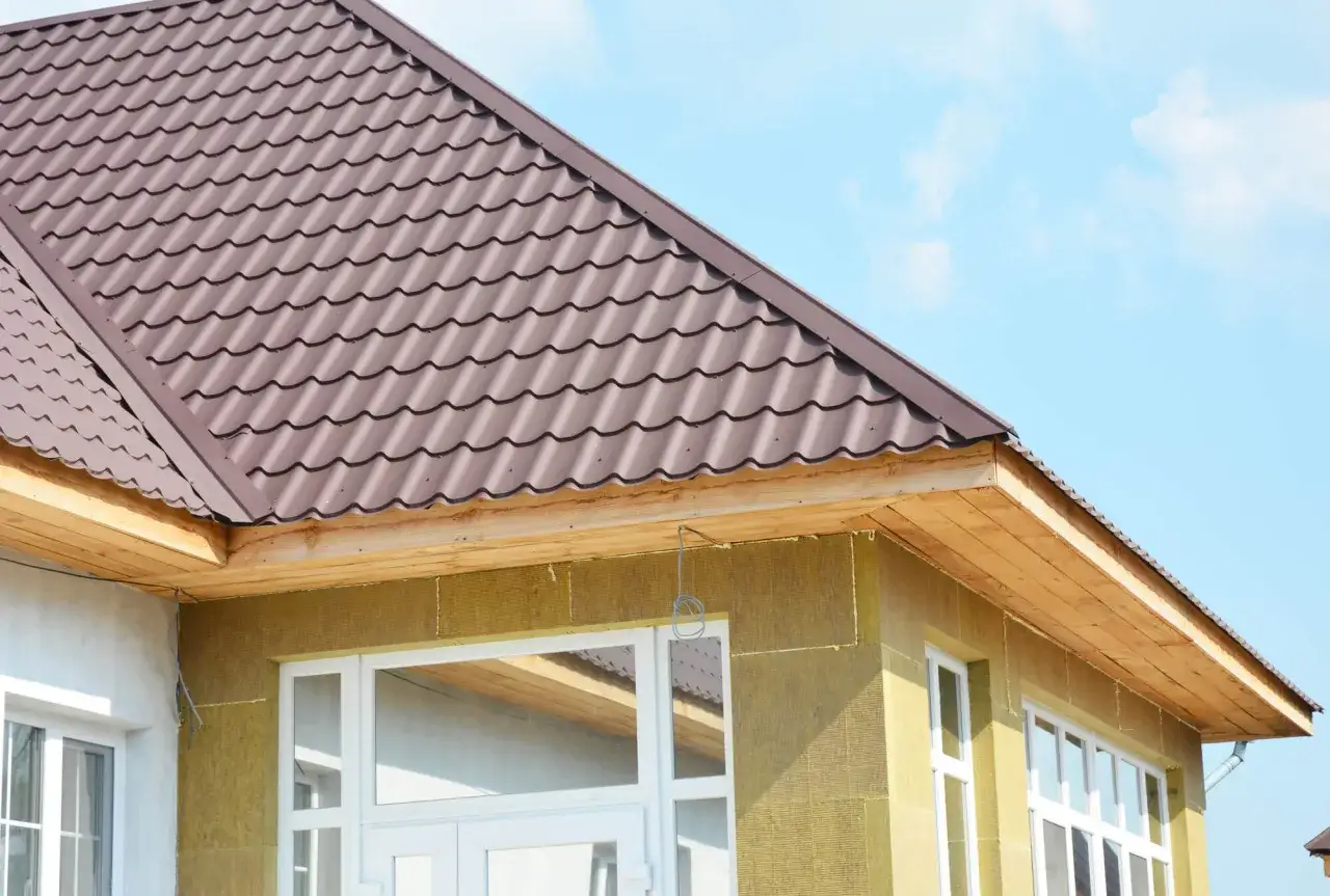 Okap dachu – kluczowe informacje o jego funkcji i znaczeniu w architekturze