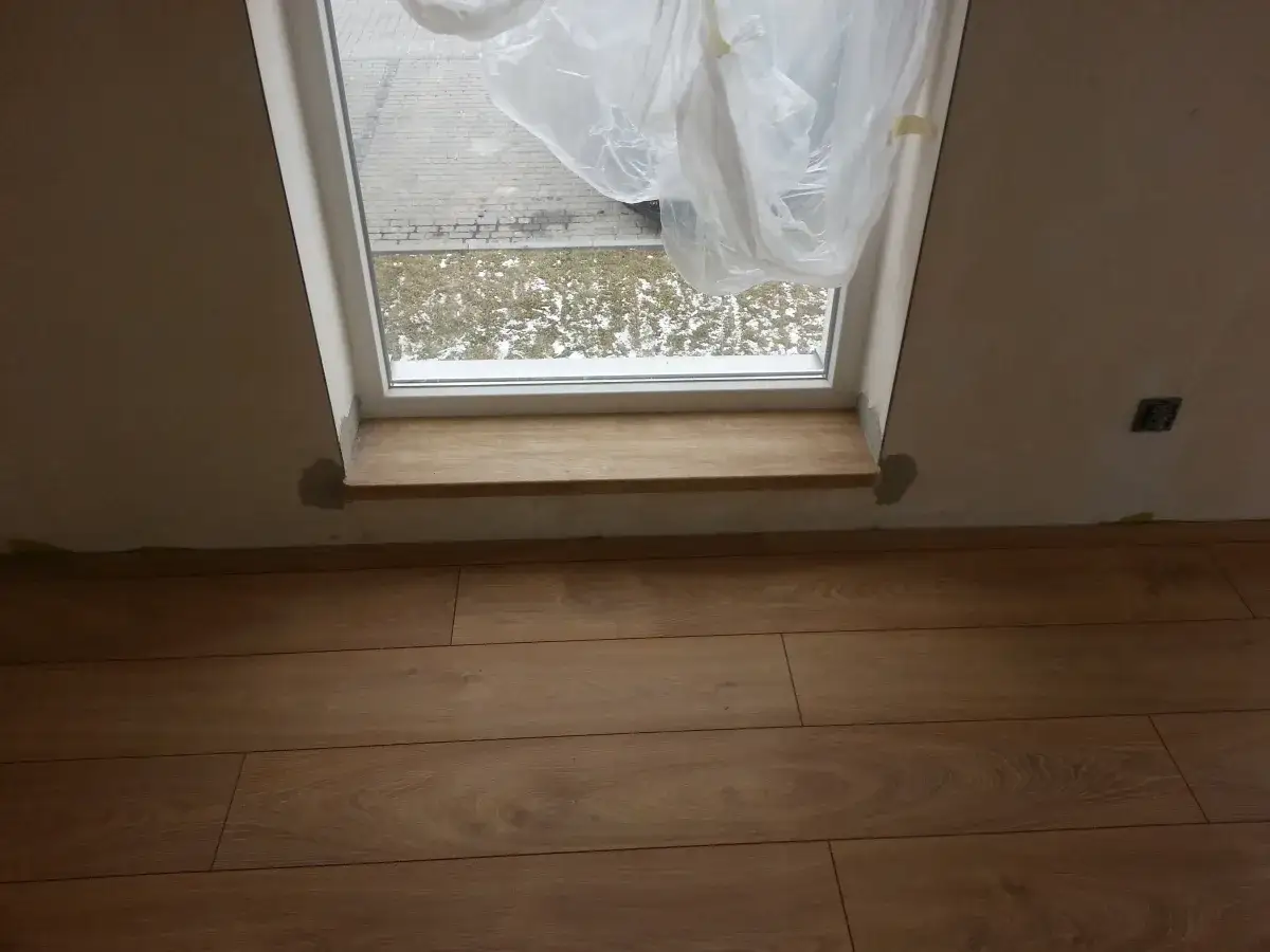 Jak zrobić parapet z paneli podłogowych: 9 prostych kroków