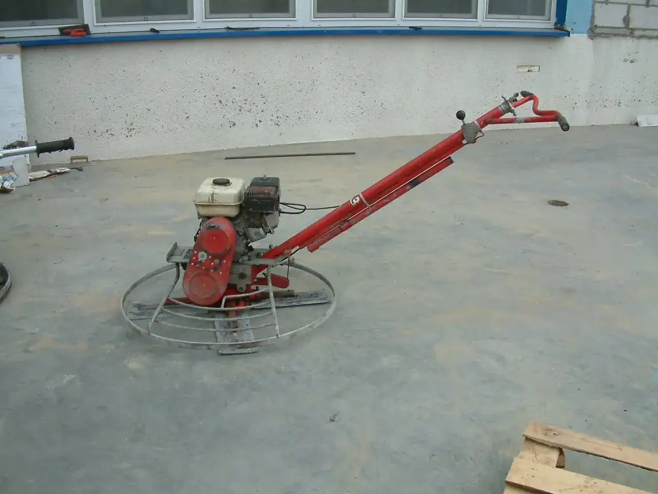 Ile schnie wylewka samopoziomująca? Sprawdź, co może Cię zaskoczyć