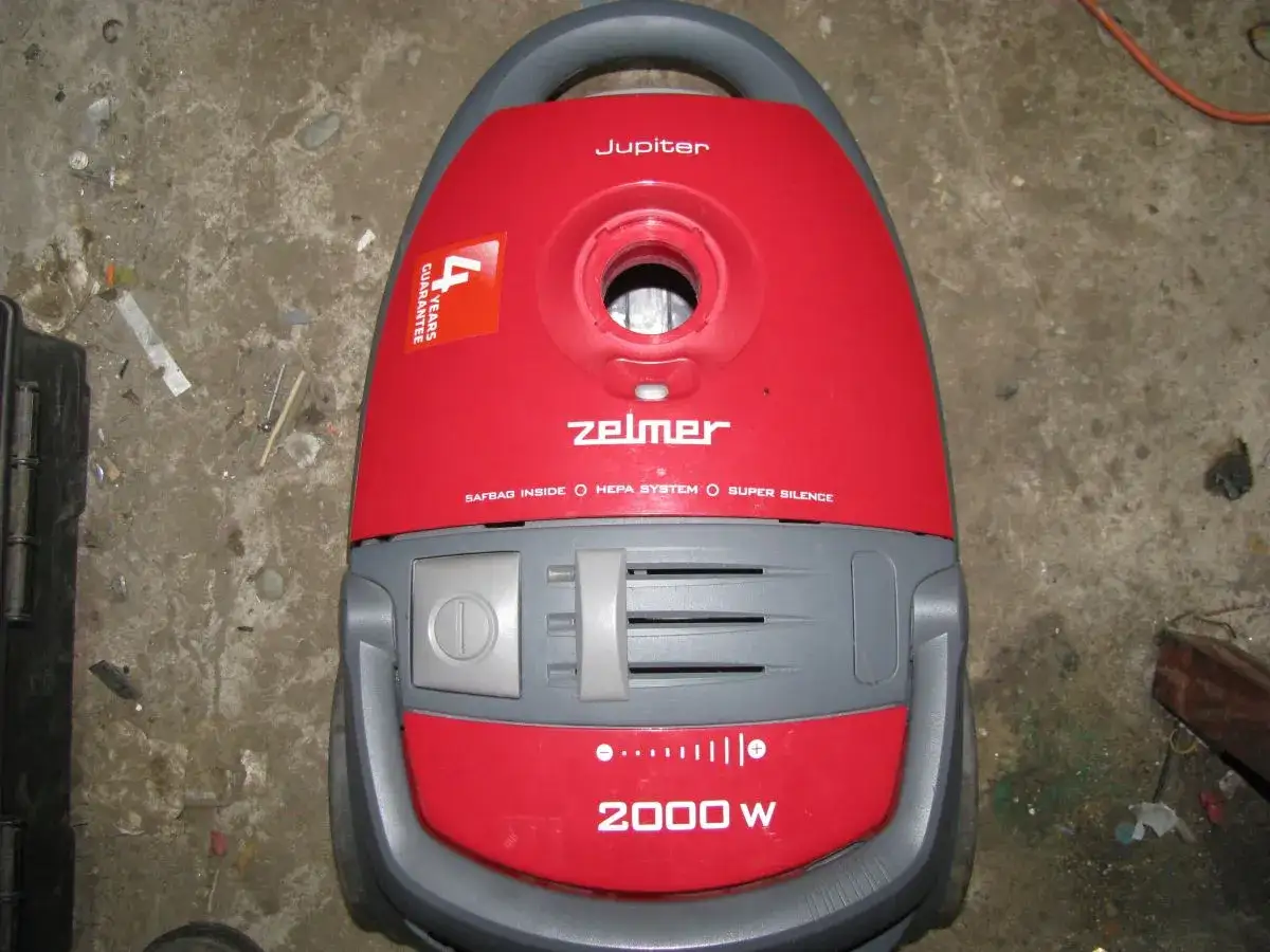 Jak rozebrać odkurzacz Zelmer Jupiter - proste kroki do naprawy
