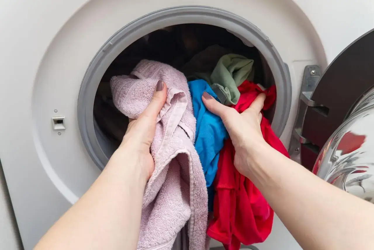 Błąd F05 w pralce Whirlpool: Szybka naprawa bez kosztownej wizyty serwisanta