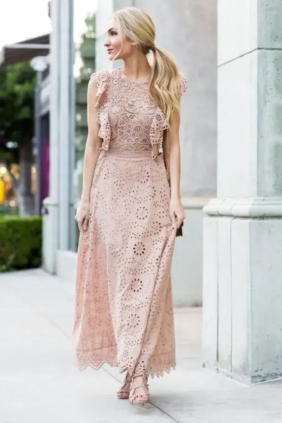 Jakie buty do koronkowej sukienki? 5 idealnych propozycji