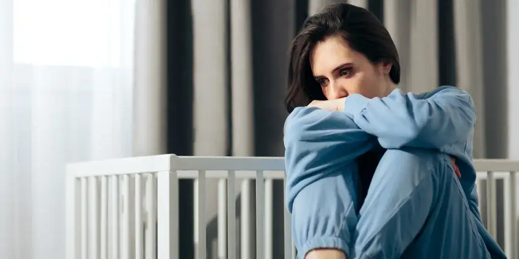 Depresja poporodowa objawy: jak je rozpoznać i kiedy szukać pomocy