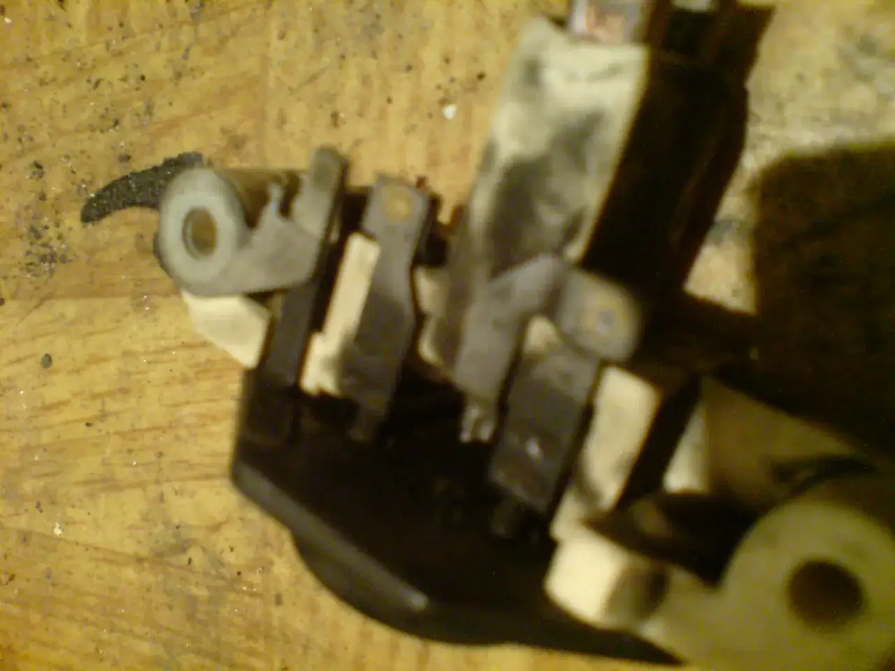 Ile kosztuje wymiana szczotek w alternatorze? Sprawdź koszty naprawy