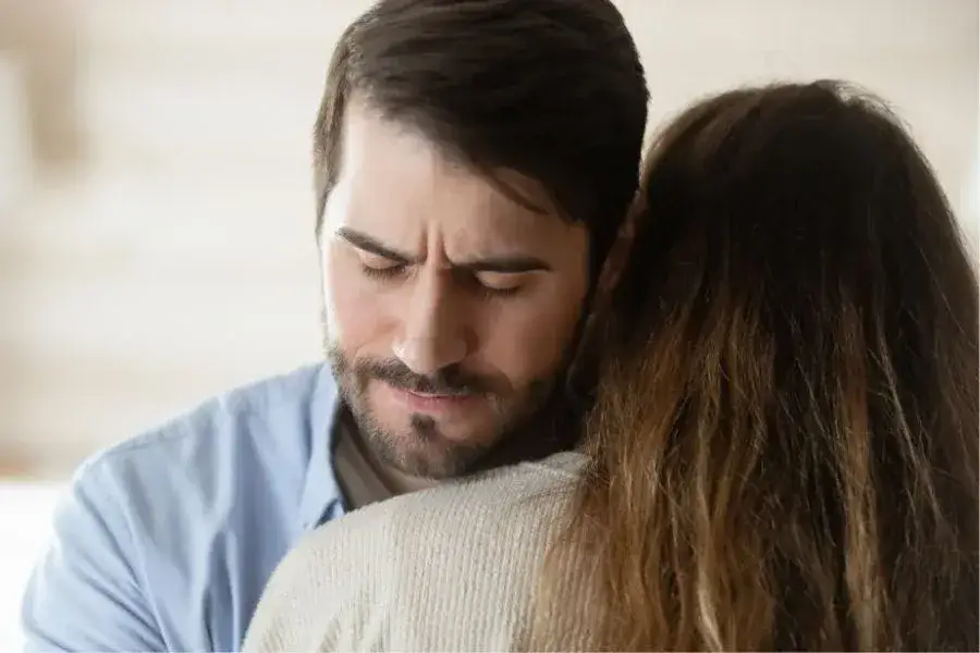 Jak żyć po zdradzie żony - kroki do emocjonalnego uzdrowienia