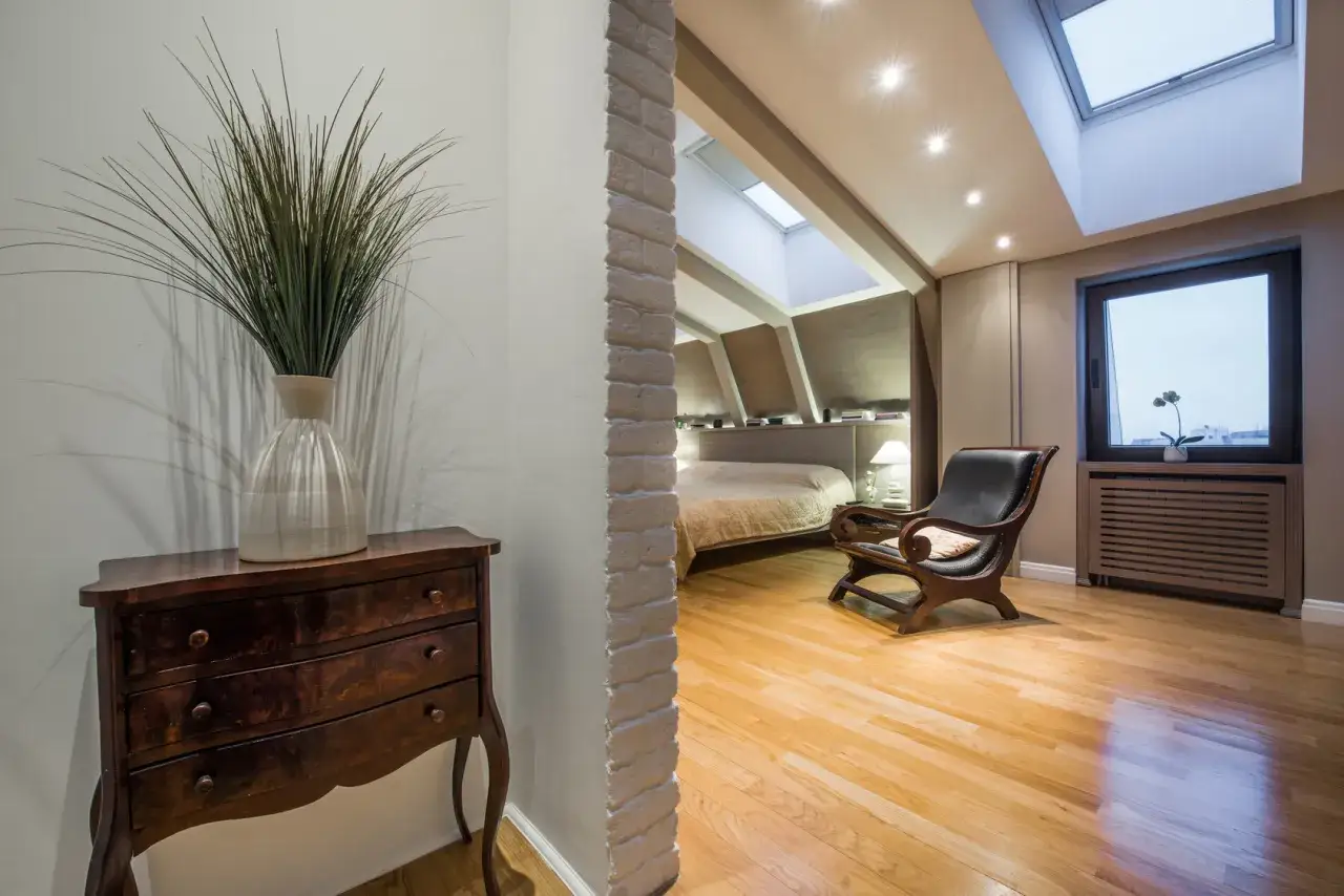 Jak wybrać idealne oświetlenie na poddasze – porady i najlepsze rozwiązania