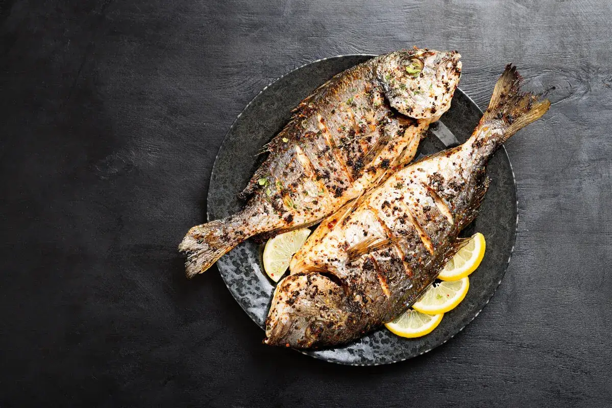 Dietetyczne smażenie ryb bez tłuszczu: Zdrowe triki na chrupiący posiłek