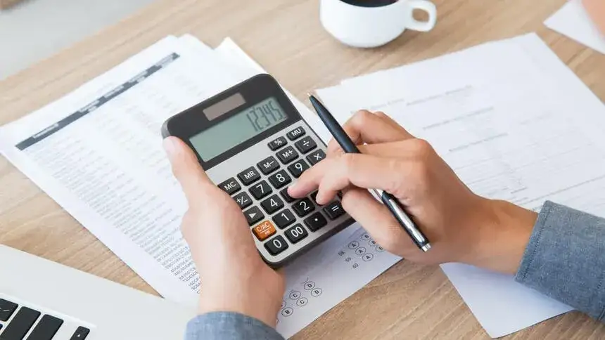 Ile można zarobić rocznie na karcie podatkowej? Sprawdź limity i przepisy