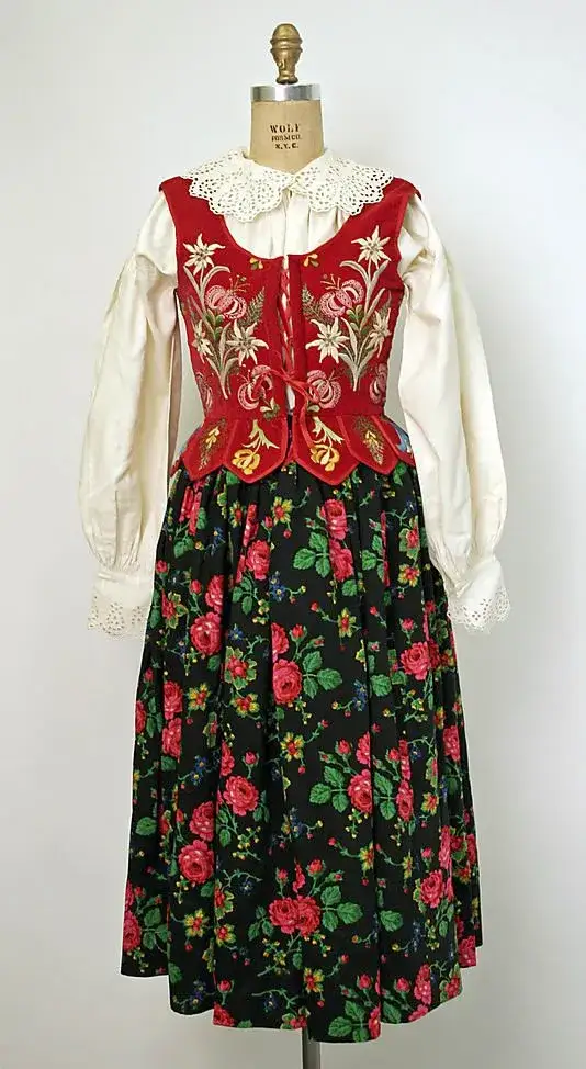 Strój góralski damski: tradycyjne elementy i ich znaczenie