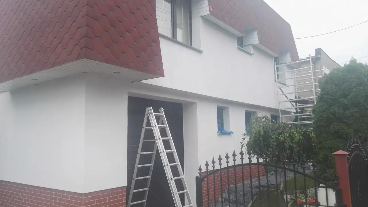 Ile farby na elewacje: Jak uniknąć marnowania materiału i kosztów