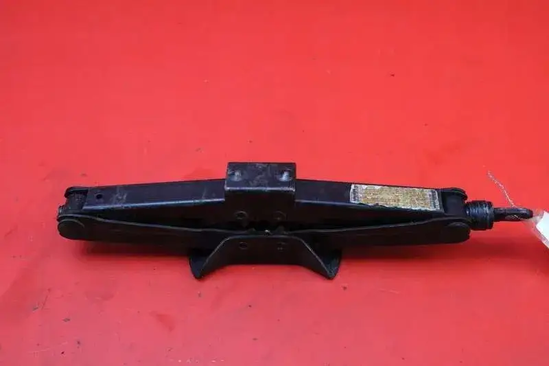 Gdzie dokładnie jest lewarek w Toyocie Yaris 3? Prosta lokalizacja i porady