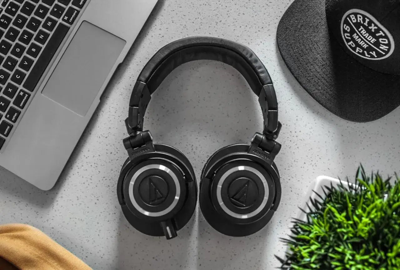Słuchawki nauszne jakie wybrać: uniknij najczęstszych błędów przy wyborze