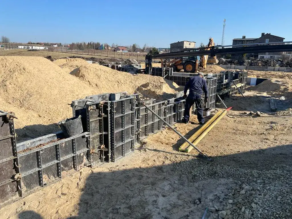 Ile stali na fundament 100m2? Zaskakujące wyliczenia i fakty