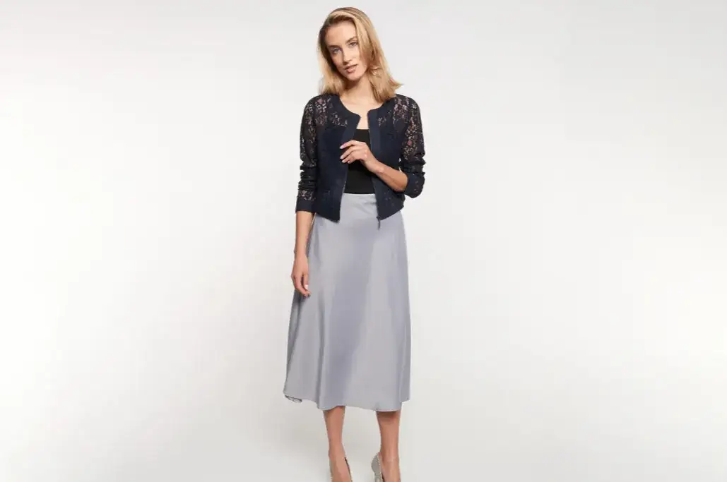 Jak się ubrać do kościoła w niedzielę? Uniknij błędów i wybierz odpowiedni strój!