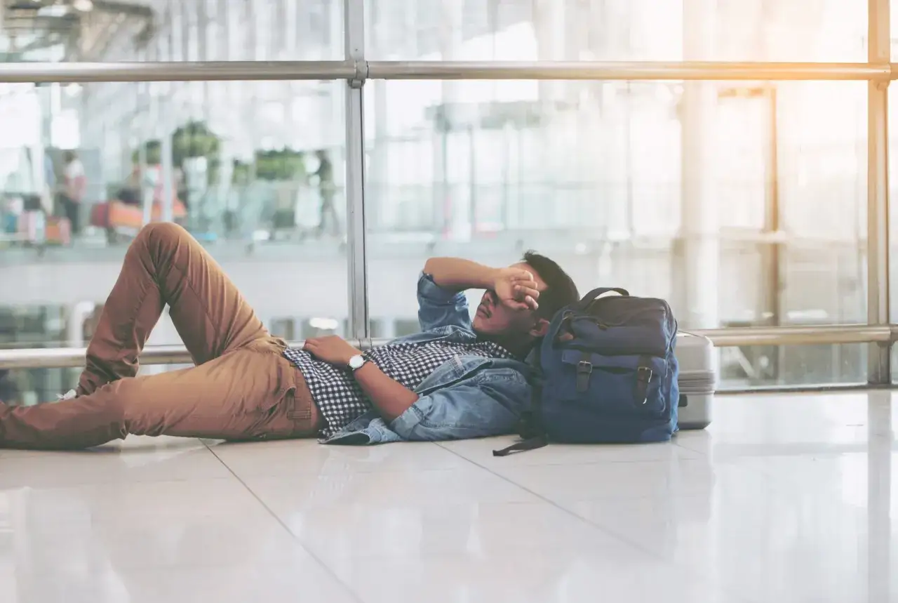Spanie na lotnisku: Praktyczne wskazówki i zasady bezpieczeństwa