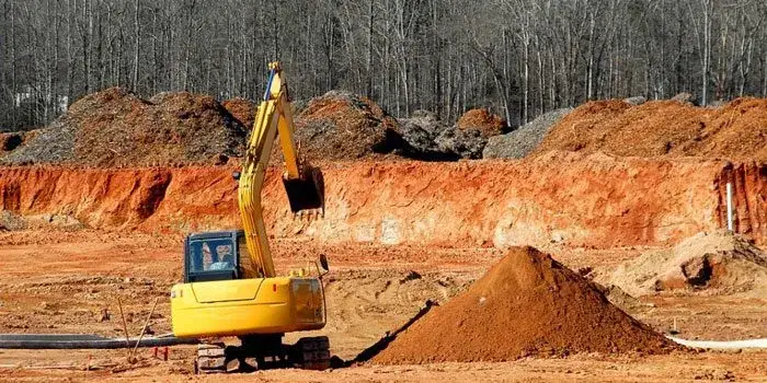 Piasek czy żwir pod kostkę – co wybrać, by uniknąć problemów?