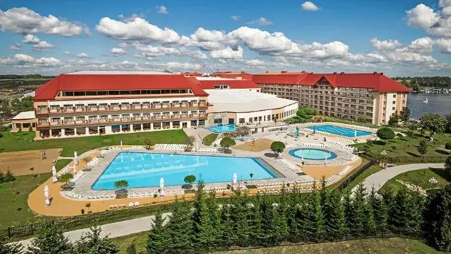 Ile gwiazdek ma hotel Gołębiewski w Mikołajkach? Sprawdź jego jakość