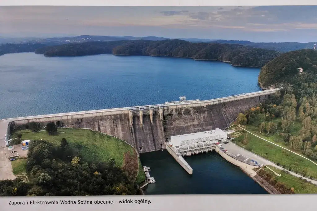 Czy warto odwiedzić Polańczyk, perłę Jeziora Solińskiego? Powody