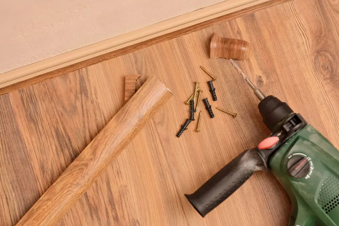 Jak zamontować listwy przypodłogowe bez błędów – prosty poradnik krok po kroku