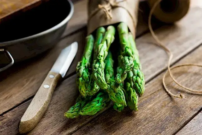 Ile kalorii mają szparagi? Zaskakujące informacje o ich wartości odżywczej