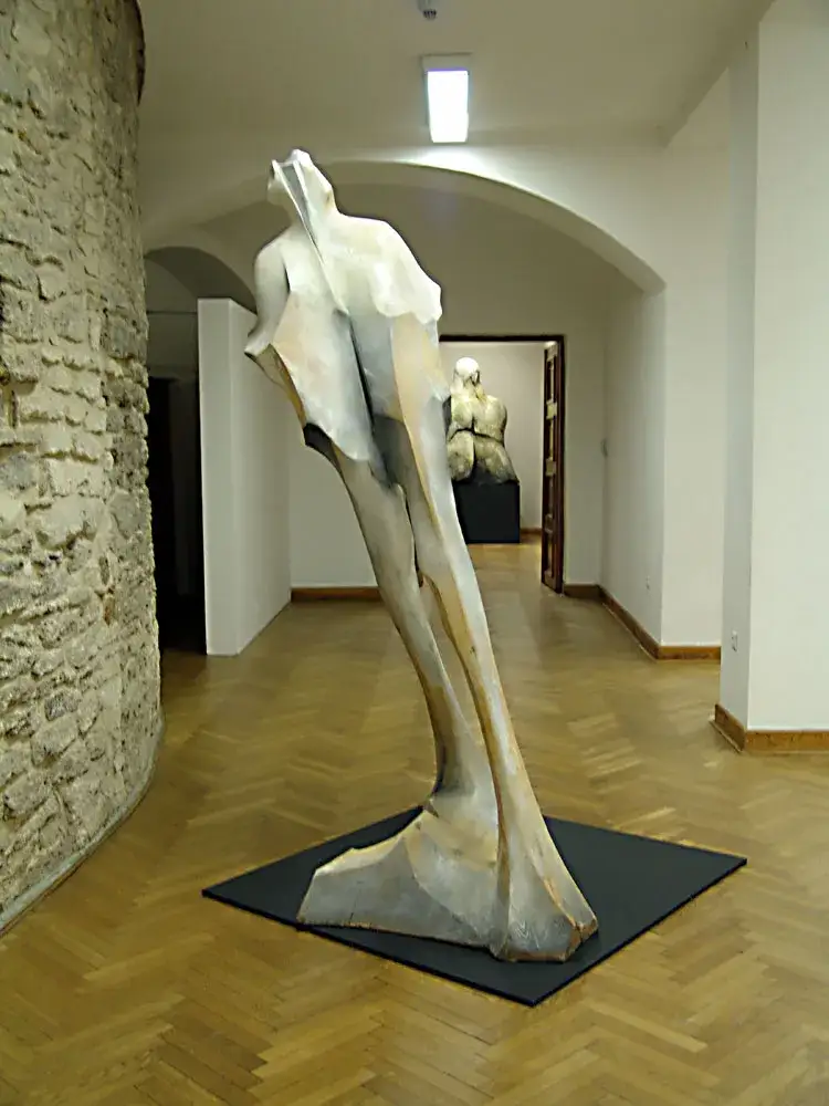 Rzeźba Adama Myjaka: Odkryj niezwykłe dzieła i ich znaczenie