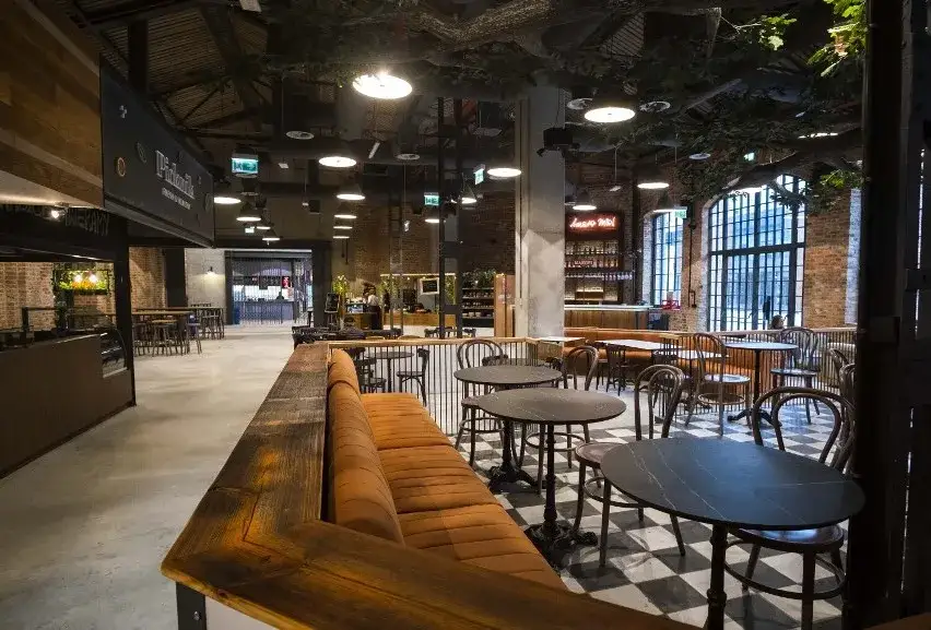 Czy wizyta w restauracji Fabryka to kulinarna przygoda życia? Rady