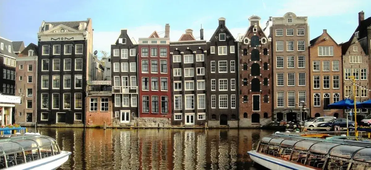 Amsterdam: Kompleksowy poradnik turystyczny - 10 atrakcji miasta