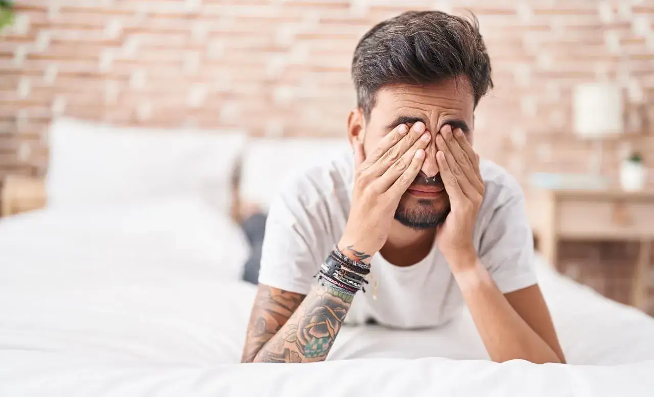 Czy można drzemać w soczewkach? Poznaj ryzyko dla zdrowia oczu