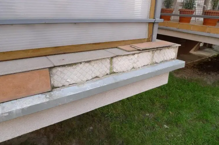 Jak zakończyć brzeg tarasu, aby uniknąć problemów z wilgocią i estetyką