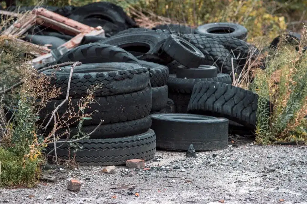 Gdzie wyrzucić stare opony? Oto sposoby na ich bezpieczną utylizację