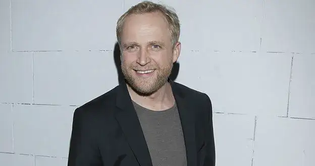 Polscy aktorzy w reklamach – kto zarabia na reklamach i jak to wpływa na ich karierę